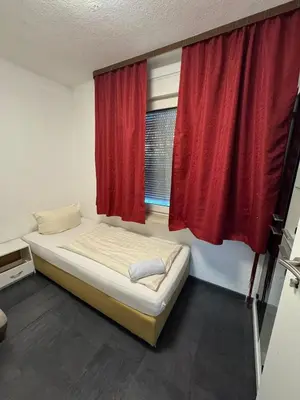 Ein Bett oder Betten in einem Zimmer der Unterkunft Zimmer mit gemeinschaftsbad