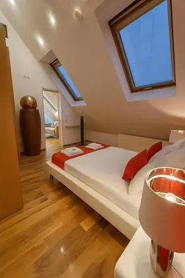 Ein Bett oder Betten in einem Zimmer der Unterkunft Zentrale Maisonette mit Büro & Parkplatz