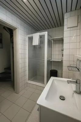 Ein Badezimmer in der Unterkunft Zentrale Maisonette mit Büro & Parkplatz