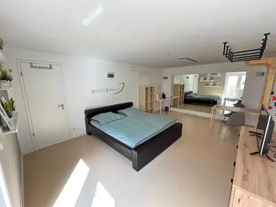 Ein Bett oder Betten in einem Zimmer der Unterkunft Inspirierendes Sport-Motto-Zimmer am Kocher-Jagst Radweg nähe Heilbronn