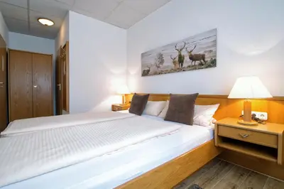 Ein Bett oder Betten in einem Zimmer der Unterkunft Hotel-Restaurant Schwyzerhüsli