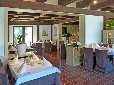 Ein Restaurant oder anderes Speiselokal in der Unterkunft Hotel-Restaurant Schwyzerhüsli
