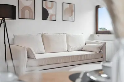 Ein Sitzbereich in der Unterkunft Malu Rooms - Top Lage, Kostenloser Parkplatz, Klima, Netflix, 24h Checkin