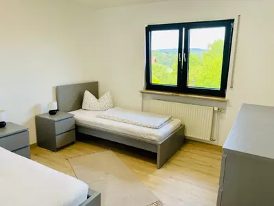 Ein Bett oder Betten in einem Zimmer der Unterkunft Panoramablick Ferien- und Monteurwohnung OG