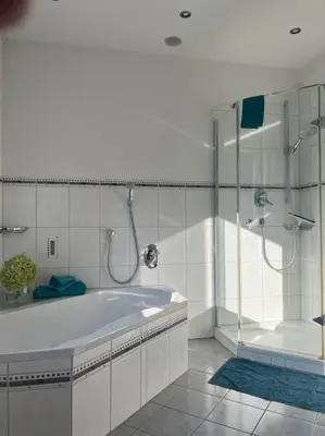 Ein Badezimmer in der Unterkunft Schicke helle Galeriewohnung