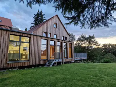 Das Gebäude in dem sich die Lodge befindet
