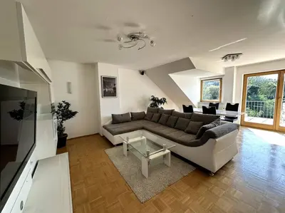 Ein Sitzbereich in der Unterkunft Großzügige 2-Zimmer-Wohnung mit Balkon, ruhige Lage