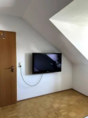 TV/Unterhaltungsangebot in der Unterkunft Großzügige 2-Zimmer-Wohnung mit Balkon, ruhige Lage