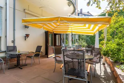 Ein Patio oder anderer Außenbereich in der Unterkunft Trip Inn Aschaffenburger Hof