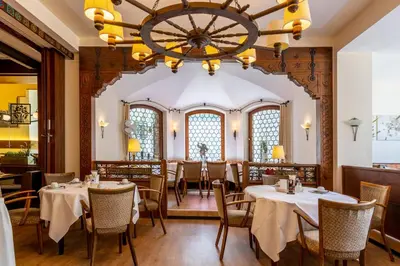 Ein Restaurant oder anderes Speiselokal in der Unterkunft Trip Inn Aschaffenburger Hof