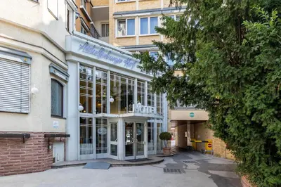 Das Gebäude in dem sich das Hotel befindet