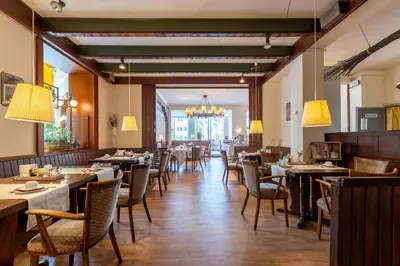 Ein Restaurant oder anderes Speiselokal in der Unterkunft Trip Inn Aschaffenburger Hof