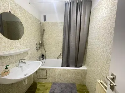 Ein Badezimmer in der Unterkunft 6-Bett-Wohnung Delux Leonberg