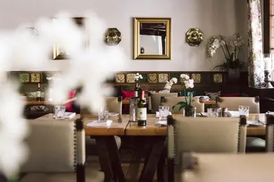 Ein Restaurant oder anderes Speiselokal in der Unterkunft Zum Alten Rentamt