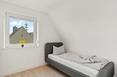 Ein Bett oder Betten in einem Zimmer der Unterkunft BRAVURA - modern - bis zu 6 - Nähe Hambacher Schloss