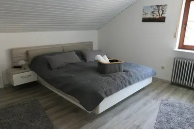 Ein Bett oder Betten in einem Zimmer der Unterkunft Ferienwohnung Waldblick Dahn