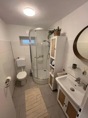 Ein Badezimmer in der Unterkunft Schöne Wohnung Rheinstetten Forchheim Nähe MesseKA