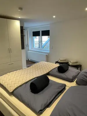 Ein Bett oder Betten in einem Zimmer der Unterkunft Häuschen am Turm in Deidesheim