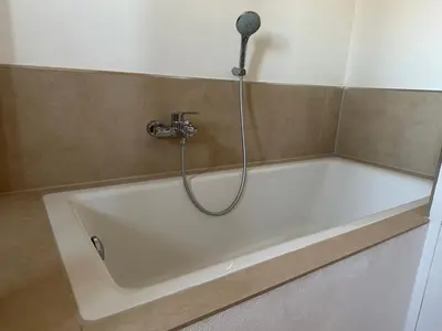 Ein Badezimmer in der Unterkunft 3 Zimmer-Küche-Bad Wohnung im Dachgeschoß eines kernsanierten 3 Familienhauses