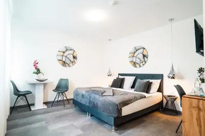 Ein Sitzbereich in der Unterkunft Hotel am Schafbaum