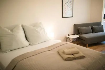 Ein Bett oder Betten in einem Zimmer der Unterkunft HUGOS Studio Apartment