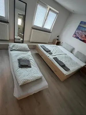 Ein Bett oder Betten in einem Zimmer der Unterkunft City Apart 2 nahe Badewelt, Museum & Bahnhof mit NETFLIX