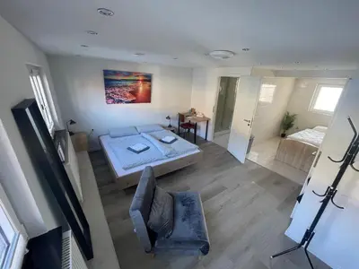 Ein Bett oder Betten in einem Zimmer der Unterkunft City Apart 3 nahe Badewelt, Museum & Bahnhof mit NETFLIX