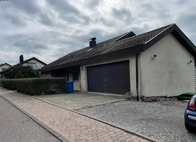 Das Gebäude in dem sich die Ferienwohnung befindet