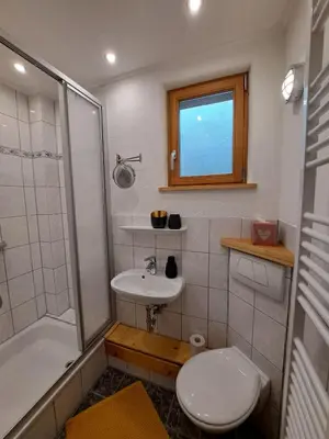 Ein Badezimmer in der Unterkunft Heimschneiderei