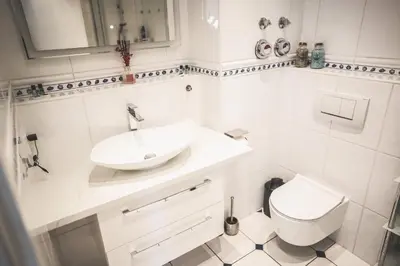 Ein Badezimmer in der Unterkunft Exklusive Maisonette Wohnung am See, 5 Min zur SAP, Smart TV & Netflix - WeHome Premium