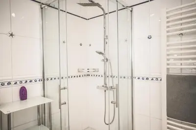 Ein Badezimmer in der Unterkunft Exklusive Maisonette Wohnung am See, 5 Min zur SAP, Smart TV & Netflix - WeHome Premium