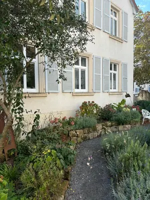 Ein Garten an der Unterkunft Ferienwohnung am Ostpark
