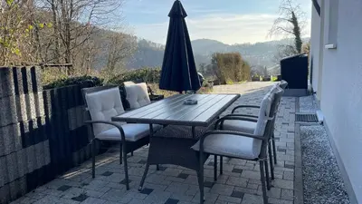 Ein allgemeiner Bergblick oder ein Berglick von der Ferienwohnung aus