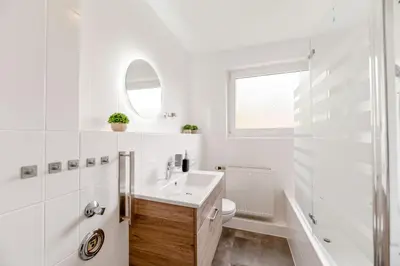 Ein Badezimmer in der Unterkunft Westside Flat - 5min to Downtown