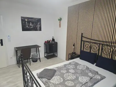 Ein Bett oder Betten in einem Zimmer der Unterkunft Zimmer mit privatem Badezimmer
