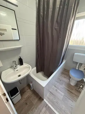 Ein Badezimmer in der Unterkunft Zimmer mit privatem Badezimmer