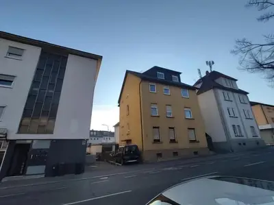 Das Gebäude in dem sich das Privatzimmer befindet
