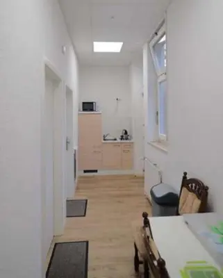 Küche/Küchenzeile in der Unterkunft G- Seestr 9 mit eigener Dusche und WC