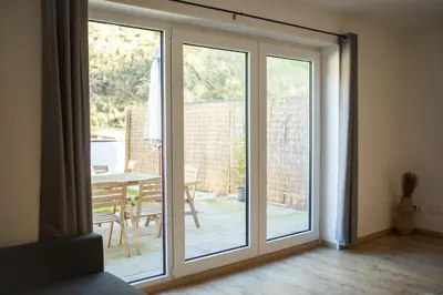 Ein Balkon oder eine Terrasse in der Unterkunft HUGOS Design Apartment am Waldrand - ruhig & modern