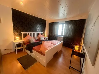 Ein Bett oder Betten in einem Zimmer der Unterkunft Zentrales City Appartement mit Bestlage & gratis Parkplatz