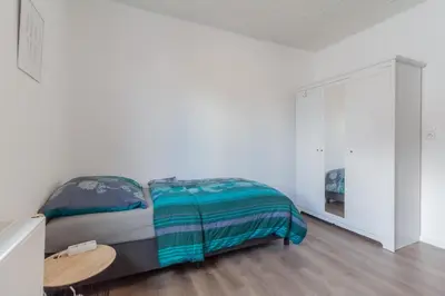 Ein Bett oder Betten in einem Zimmer der Unterkunft nJoy! Apartment Heilbronn - Zentral & Garten
