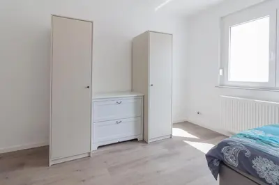 Ein Bett oder Betten in einem Zimmer der Unterkunft nJoy! Apartment Heilbronn - Zentral & Garten