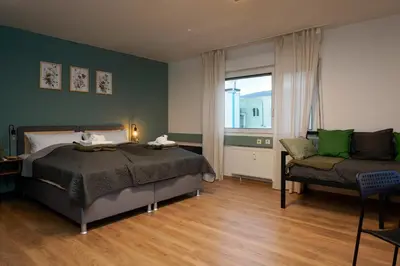 Ein Bett oder Betten in einem Zimmer der Unterkunft Große, gemütliche 4-Zimmer-Ferienwohnung mit guter Verkehrsanbindung im Süden von Heidelberg