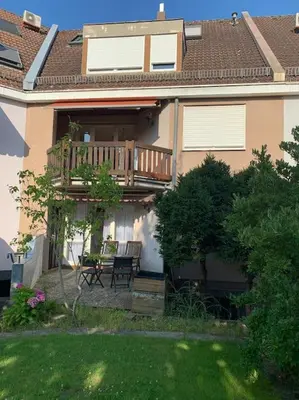 Ein Garten an der Unterkunft Helle gemütliche Wohnung mit 3 Zimmer und Terrasse, 80m2
