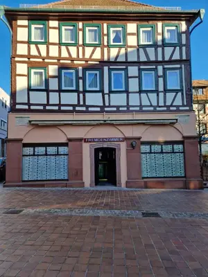 Das Gebäude in dem sich die Pension befindet