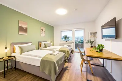 Ein Bett oder Betten in einem Zimmer der Unterkunft Salí Homes Weinblick Beethoven - ruhige Feldlage