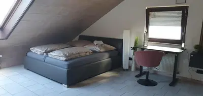 Ein Sitzbereich in der Unterkunft 1 Zi DG-Apartment in Bad Friedrichshall-Jagstfeld