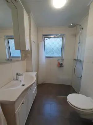 Ein Badezimmer in der Unterkunft Helles Privatzimmer an der Uniklinik Mainz - Schlesisches Viertel