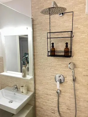 Ein Badezimmer in der Unterkunft Modernes Designer-Apartment für 7 Gäste - 80qm in zentraler Lage, Self-Check-In