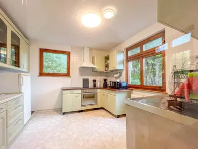 Küche/Küchenzeile in der Unterkunft Komplettes Haus - gr Gruppen - 3 Küchen - 3 Bäder - Parkplätze